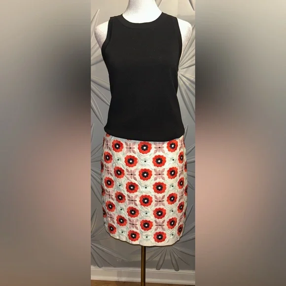 EUC Boden SZ 4 cream/red/green/lilac floral embroidered skirt w/rear zipper - Picture 6 of 9